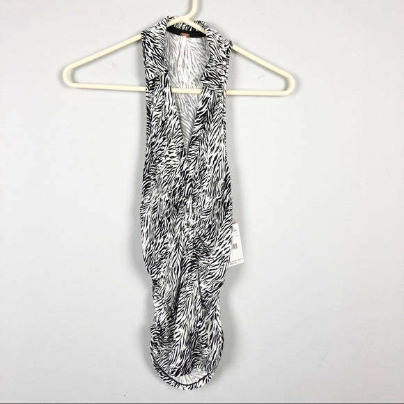 Free People Coco Tank Top Black White XS Printed Cropped V Neck Ruched Casual - Picture 3 of 5